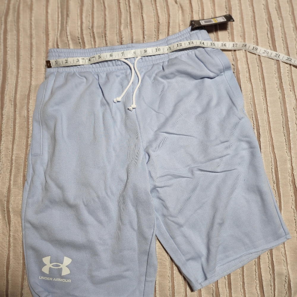 COPY - Under Armour shorts sz medium  mens